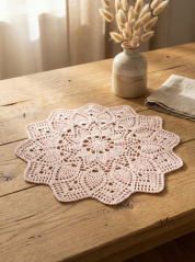 Háčkovaná dečka v barvě starorůžové (Ø 44 cm)