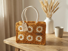 Ručně háčkovaná kabelka Daisy Honey